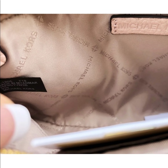 🌸Michael Kors Wristlet🌸 NWT - Picture 7 of 8